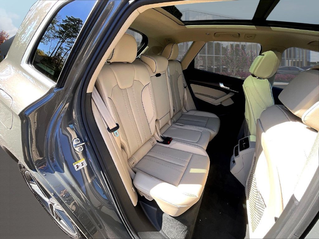 Used 2025 Audi Q5 e Premium Plus AWD/4WD image 27