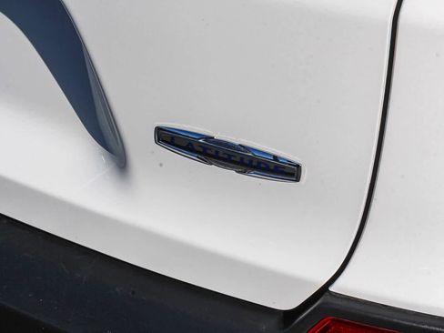 Used 2019 Jeep Cherokee Latitude w/ Popular Appearance Group image 11