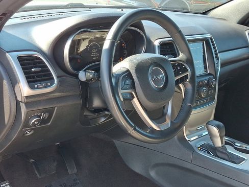 Used 2018 Jeep Grand Cherokee Laredo image 25