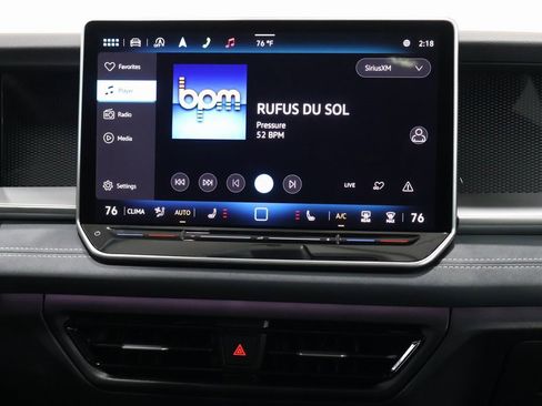 New 2025 Volkswagen Tiguan SE image 19