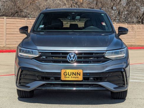 Used 2022 Volkswagen Tiguan SE R-Line image 9