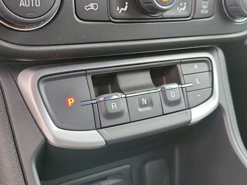 Used 2024 GMC Terrain SLT AWD/4WD image 33