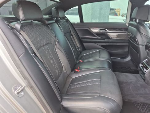 Used 2022 BMW 740i w/ M Sport Package RWD image 27
