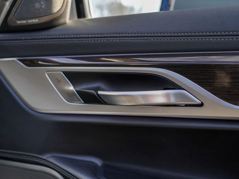 Used 2022 BMW 740i xDrive w/ Premium Package image 25