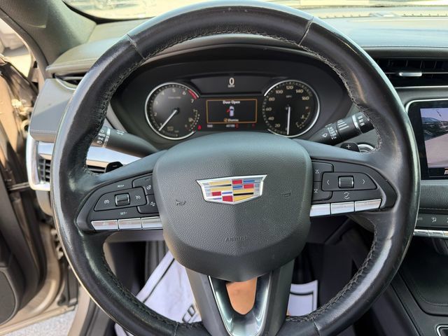 Used 2023 Cadillac XT4 Luxury w/ Cold Weather Package FWD image 18