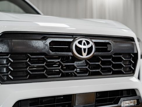 Used 2024 Toyota Tacoma TRD Off-Road image 7