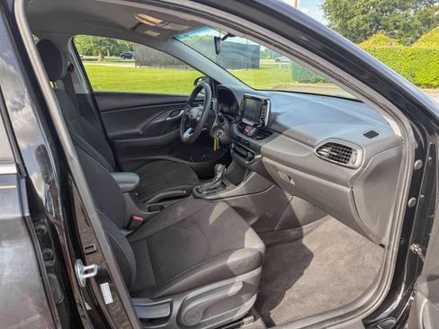 Used 2018 Hyundai Elantra GT FWD image 21