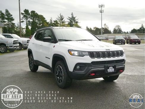 New 2026 Jeep Compass Trailhawk w/ Sun, Sound & Navigation Group image 7