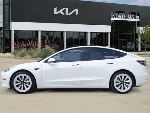 Used 2021 Tesla Model 3 Standard Range Plus RWD image 3