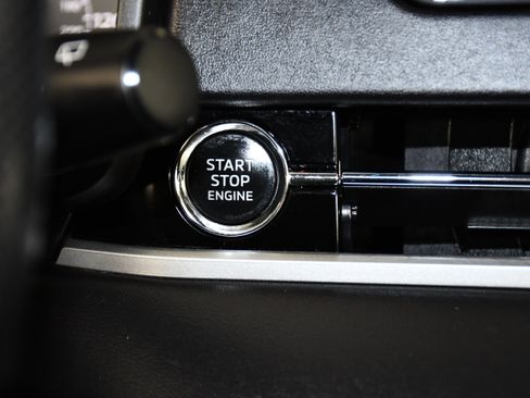 Used 2022 Mitsubishi Outlander SE image 25