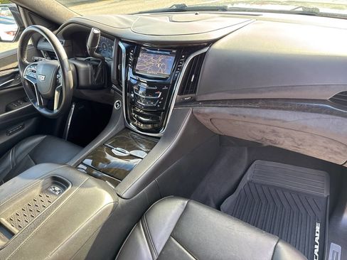 Used 2016 Cadillac Escalade ESV Platinum image 20
