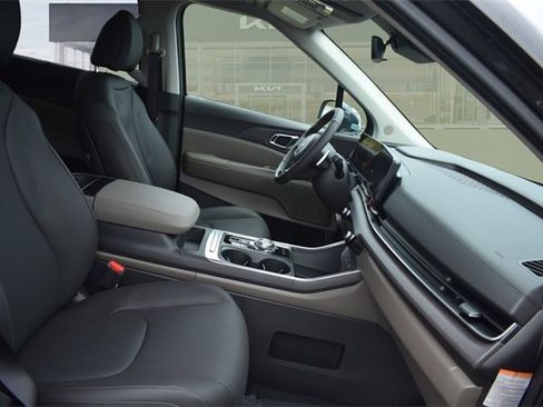 New 2026 Kia Carnival EX image 12