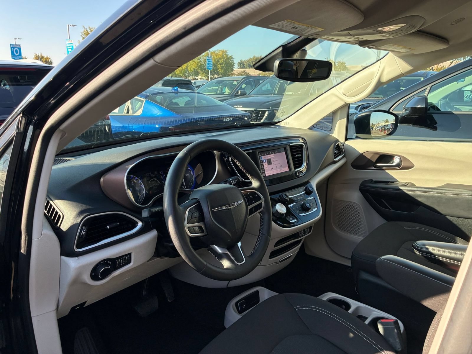 Used 2024 Chrysler Voyager LX FWD image 36