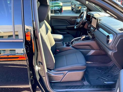 Used 2024 Chevrolet Colorado LT w/ LT Convenience Package image 7