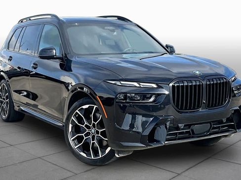 Used 2025 BMW X7 xDrive40i w/ M Sport Package AWD/4WD image 3