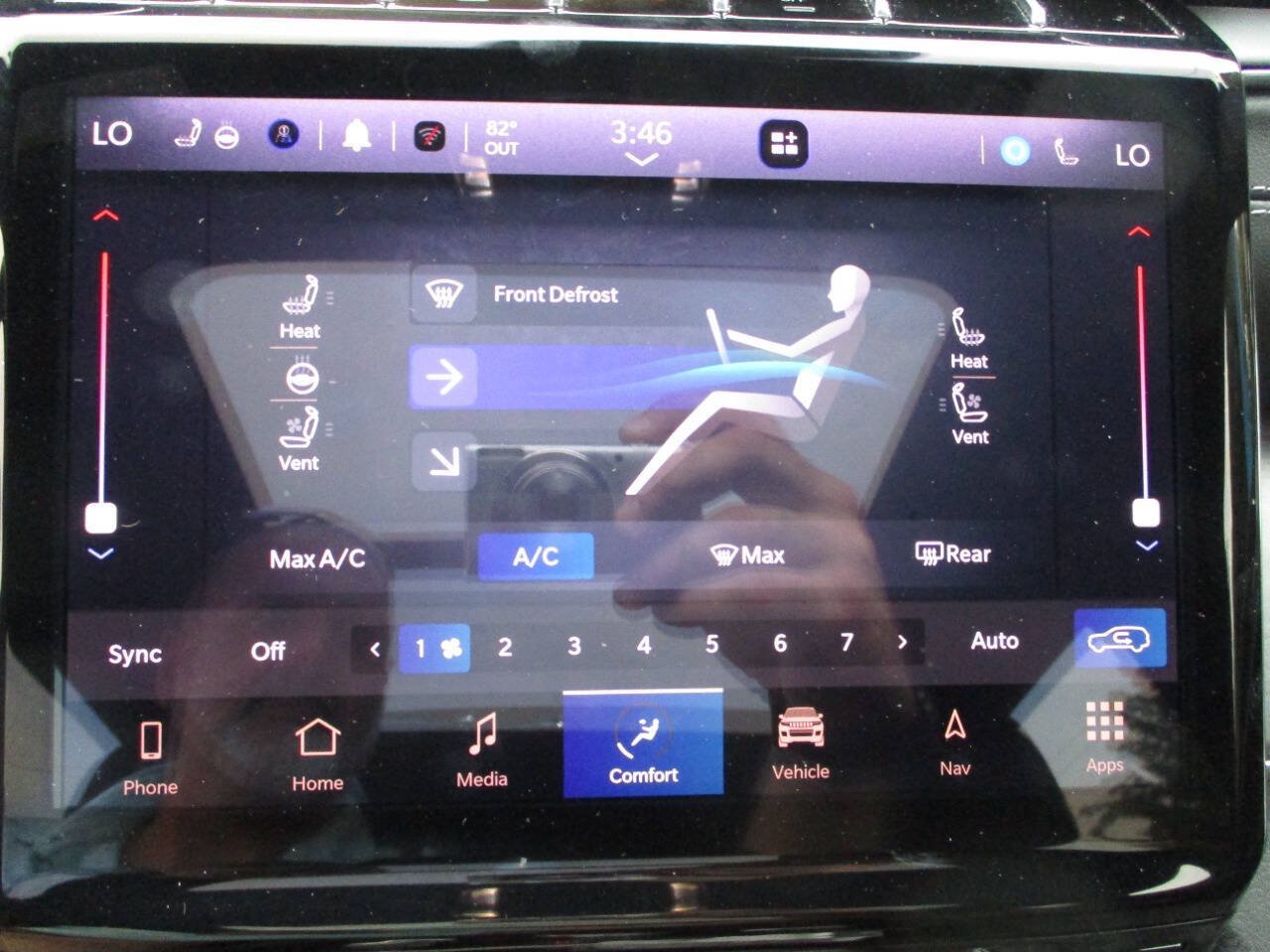 Used 2023 Jeep Grand Cherokee Overland AWD/4WD image 13