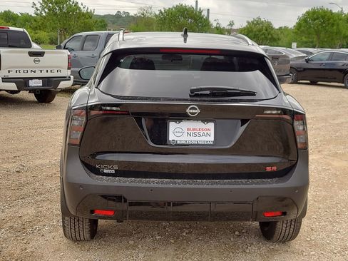 New 2026 Nissan Kicks SR FWD image 3