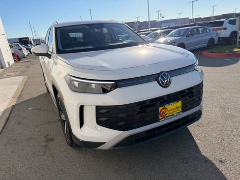 New 2026 Volkswagen Tiguan SE image 8