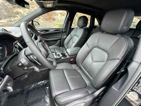 Used 2025 Porsche Macan image 5