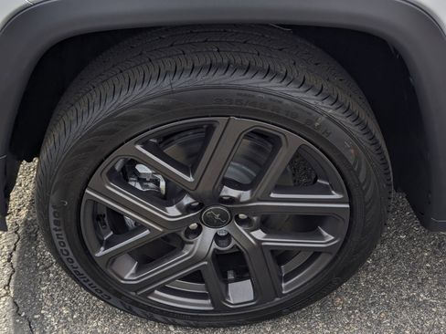 New 2026 Jeep Compass Latitude image 7