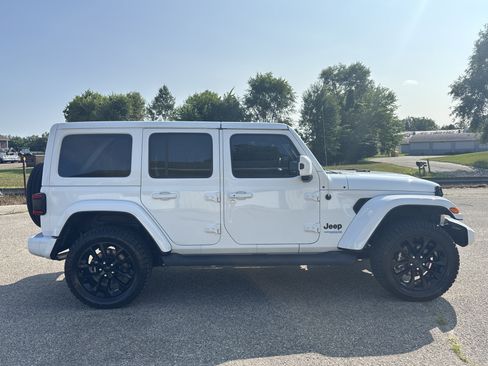 Used 2021 Jeep Wrangler Unlimited Sahara AWD/4WD image 2