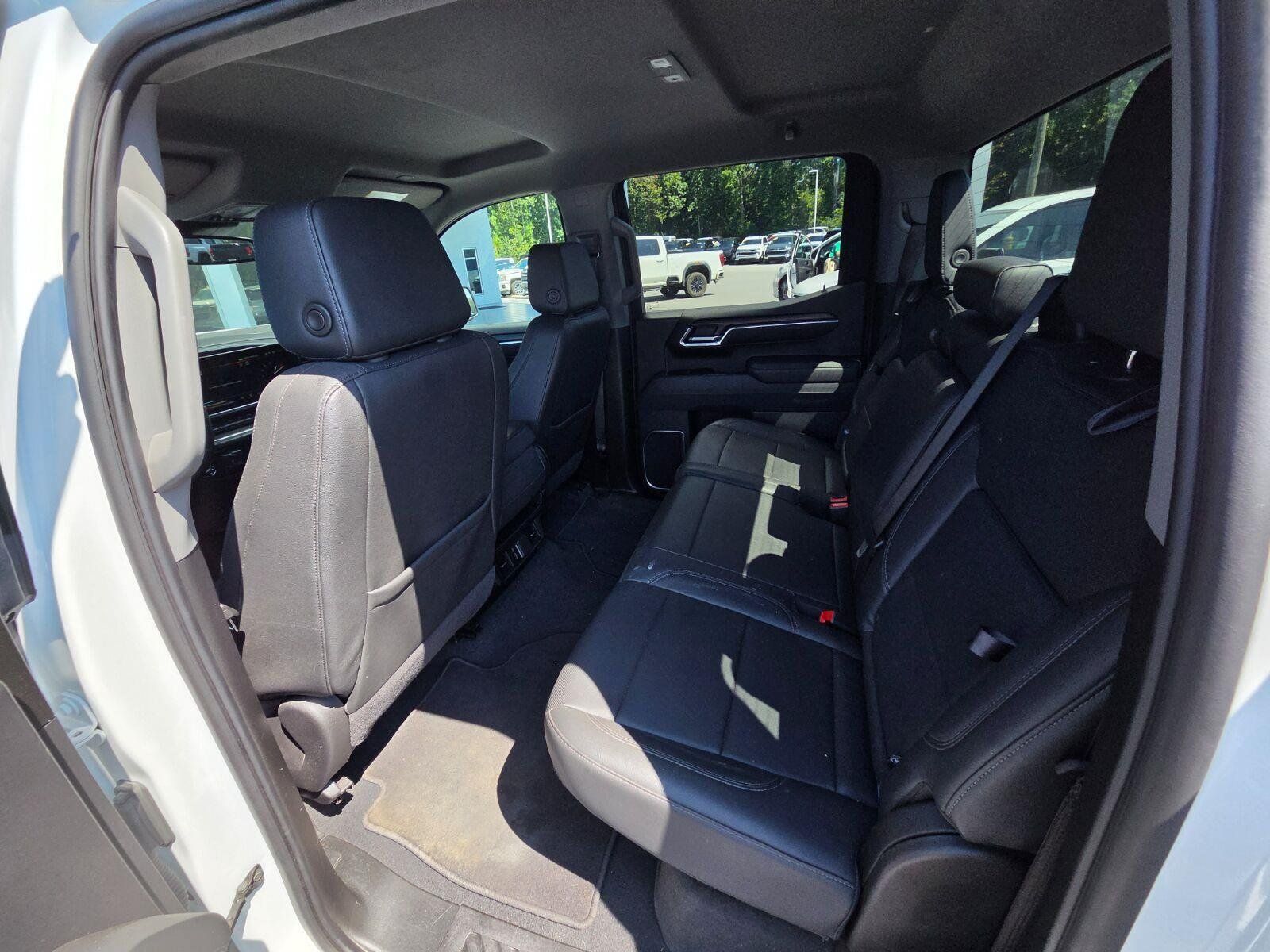 Used 2025 GMC Sierra 1500 SLT AWD/4WD image 11
