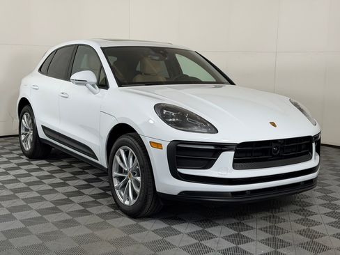 Used 2026 Porsche Macan AWD/4WD image 8