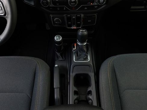 Used 2025 Jeep Wrangler Unlimited Sport AWD/4WD image 14