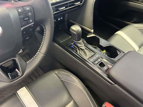 Used 2025 Toyota Camry SE w/ Convenience Package FWD image 21