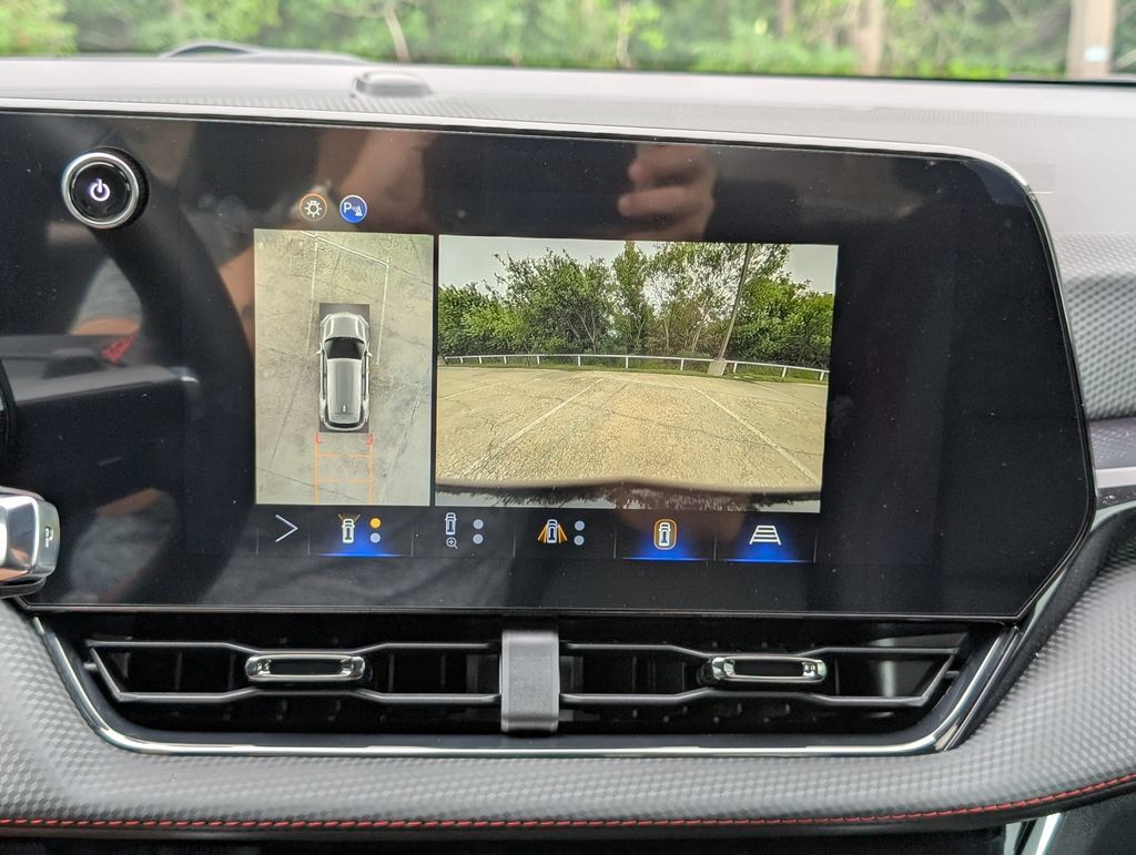 New 2026 Chevrolet Equinox RS w/ Safety and Technology Package FWD image 21