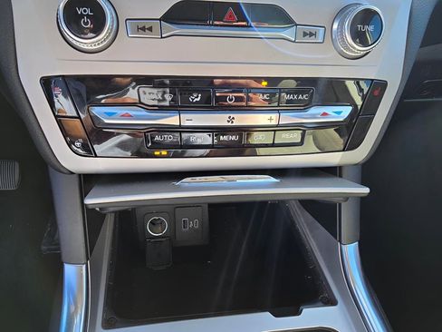 Used 2024 Ford Explorer XLT w/ Equipment Group 202A image 21