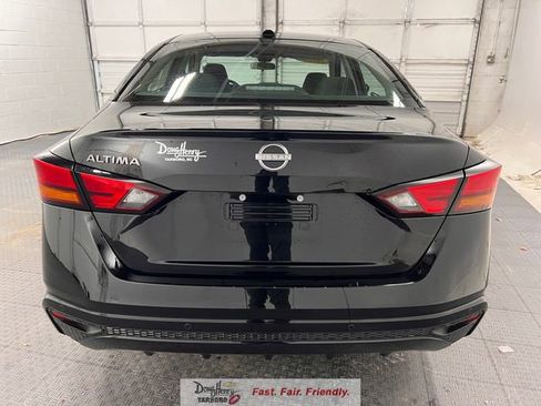 Used 2025 Nissan Altima 2.5 SV FWD image 8