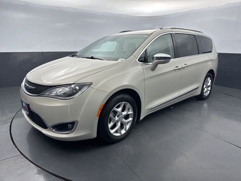 Used 2020 Chrysler Pacifica Limited w/ Advanced Safetytec Group image 2