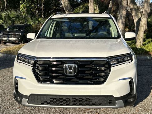 Used 2024 Honda Pilot Touring image 6