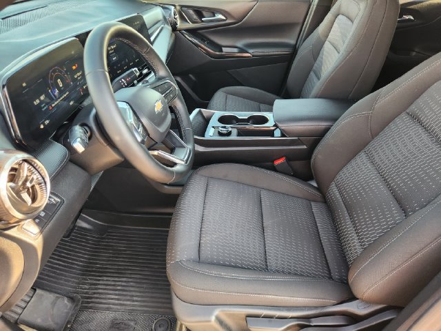 Used 2026 Chevrolet Equinox LT w/ Safety and Technology Package FWD image 13