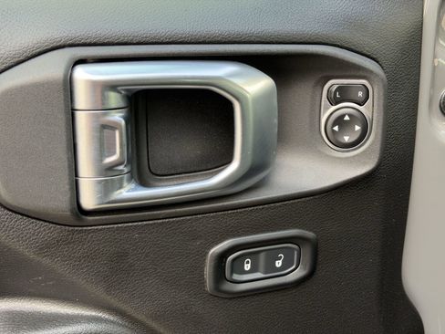Used 2023 Jeep Gladiator Sport AWD/4WD image 29