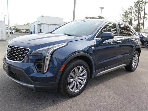 Used 2020 Cadillac XT4 Premium Luxury w/ Cold Weather Package image 8