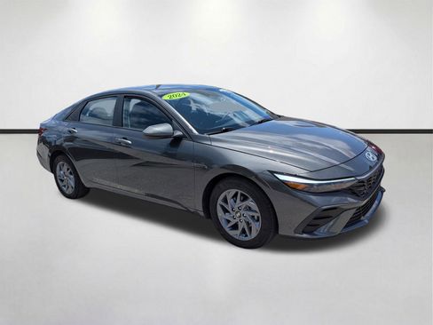 Used 2024 Hyundai Elantra SEL FWD image 1