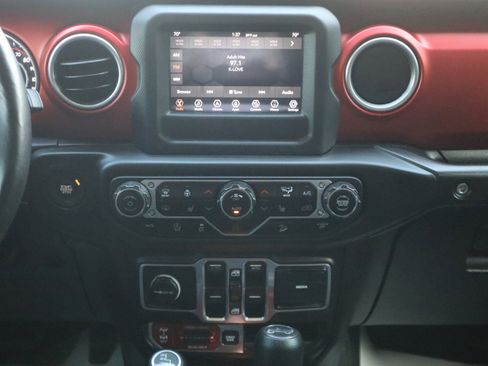 Used 2018 Jeep Wrangler Unlimited Rubicon image 13