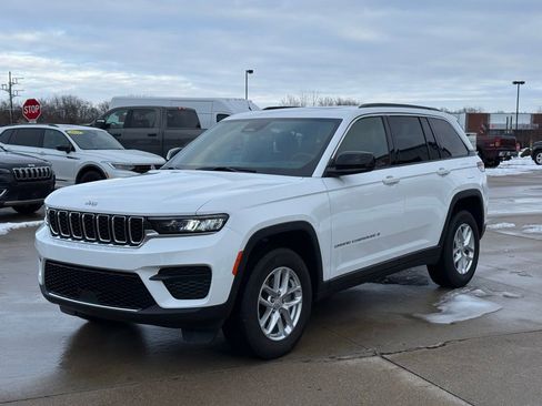 New 2025 Jeep Grand Cherokee Laredo w/ Luxury Tech Group I AWD/4WD image 2