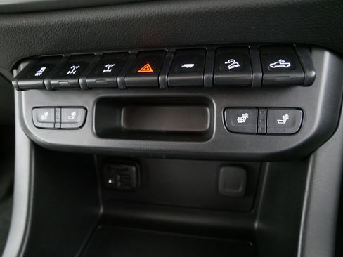 Used 2021 Chevrolet Colorado ZR2 image 30