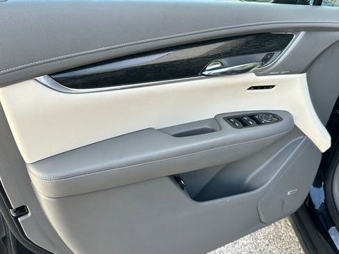 Used 2020 Cadillac XT6 Premium Luxury image 22