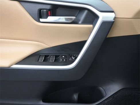 Used 2019 Toyota RAV4 XLE Premium image 27