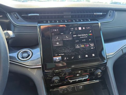 Used 2021 Jeep Grand Cherokee L Laredo w/ Luxury Tech Group I image 17