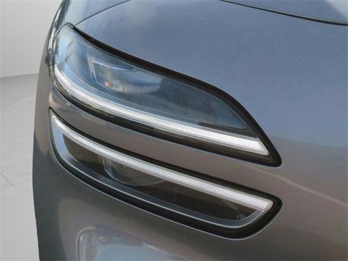 Certified 2025 Genesis G70 2.5T image 10