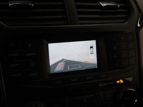 Used 2019 Ford Explorer XLT image 23