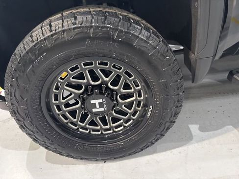 Used 2024 GMC Sierra 2500 Denali image 32