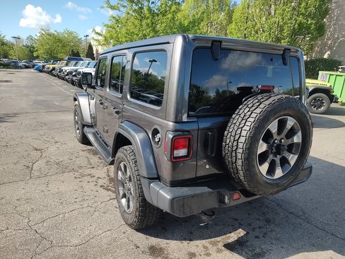Used 2018 Jeep Wrangler Unlimited Sahara w/ Cold Weather Group image 4