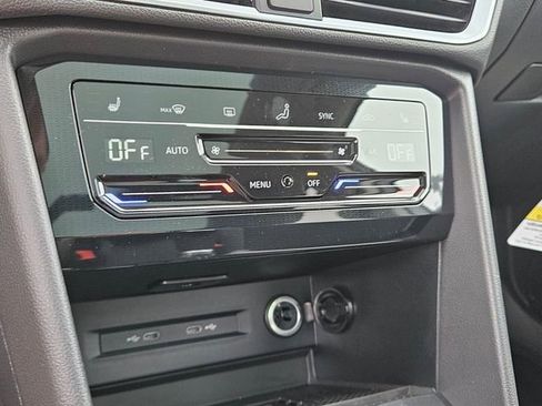 New 2026 Volkswagen Taos SE FWD image 20
