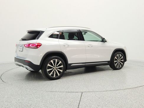 Used 2021 Mercedes-Benz GLA 250 4MATIC image 5